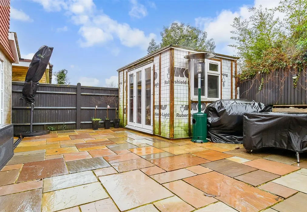 Workshop/Outbuildings - Crown Acres, East Peckham, Tonbridge, Kent - Wards of Kent