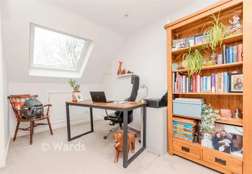 Bedroom 1 - Saddlers Park, Eynsford, Kent - Wards of Kent