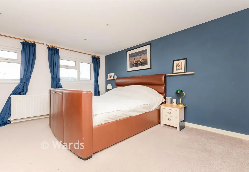 Bedroom 1 - Saddlers Park, Eynsford, Kent - Wards of Kent