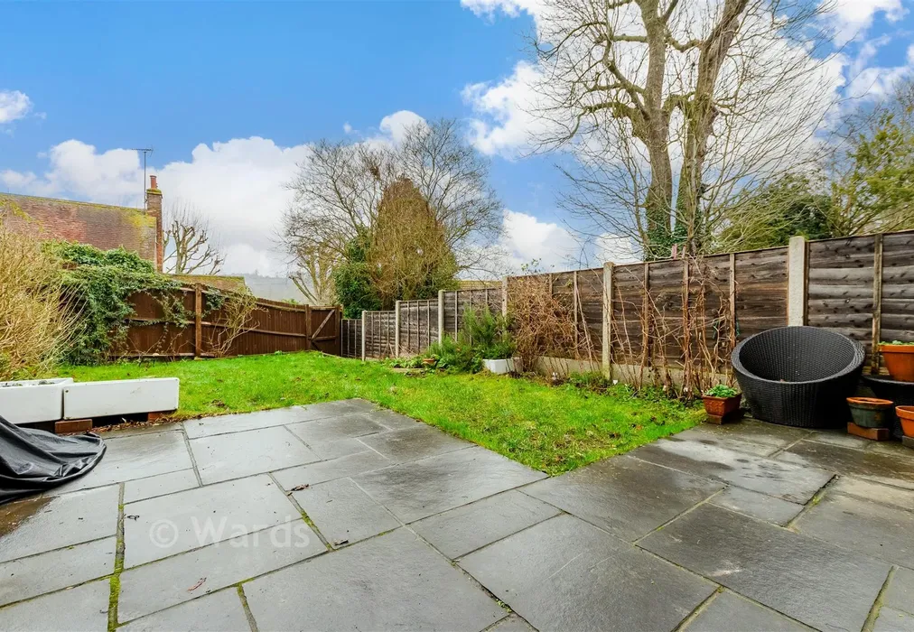 Rear Garden - Saddlers Park, Eynsford, Kent - Wards of Kent