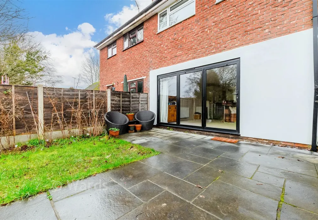 Patio / Decking - Saddlers Park, Eynsford, Kent - Wards of Kent