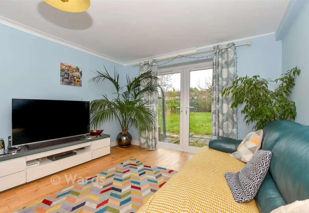 Lounge - North Pends, Kennington, Ashford, Kent - Wards of Kent