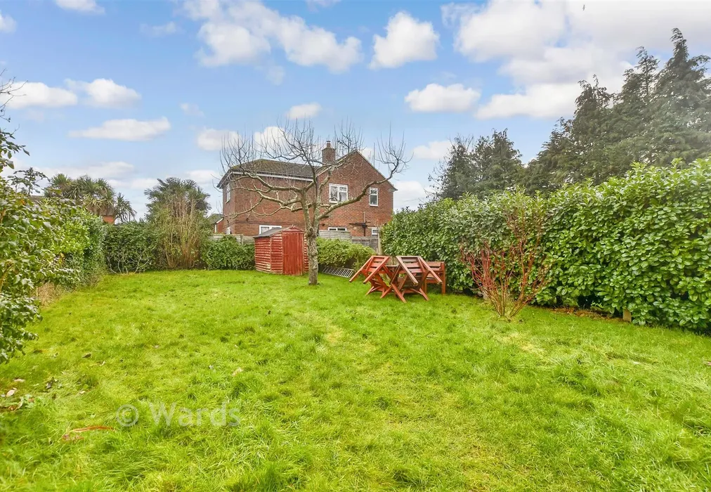 Rear Garden - North Pends, Kennington, Ashford, Kent - Wards of Kent