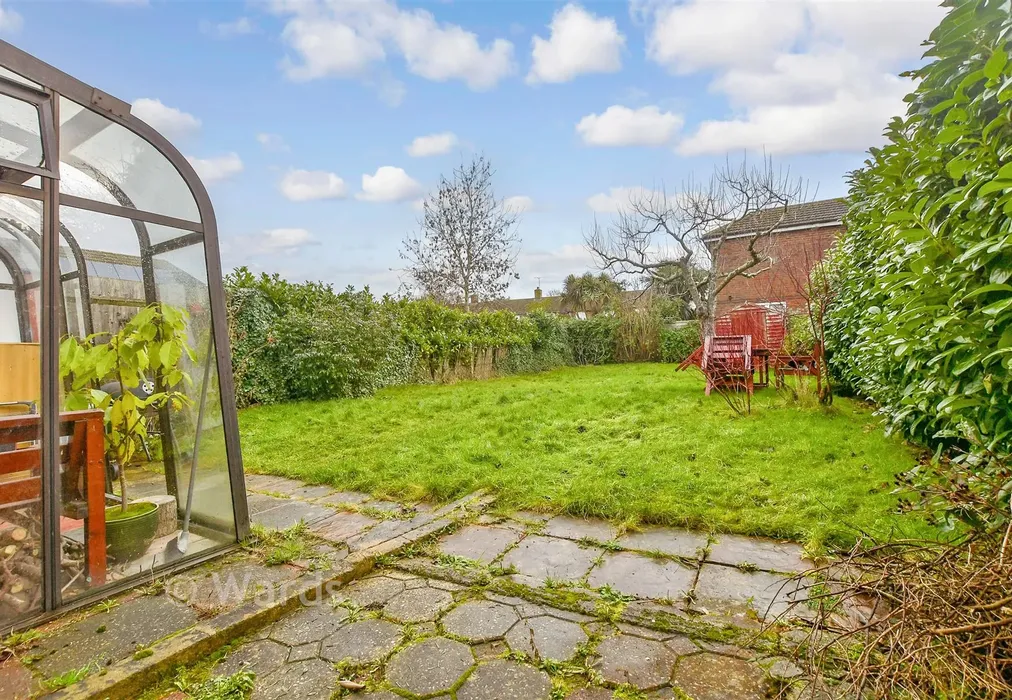 Rear Garden - North Pends, Kennington, Ashford, Kent - Wards of Kent