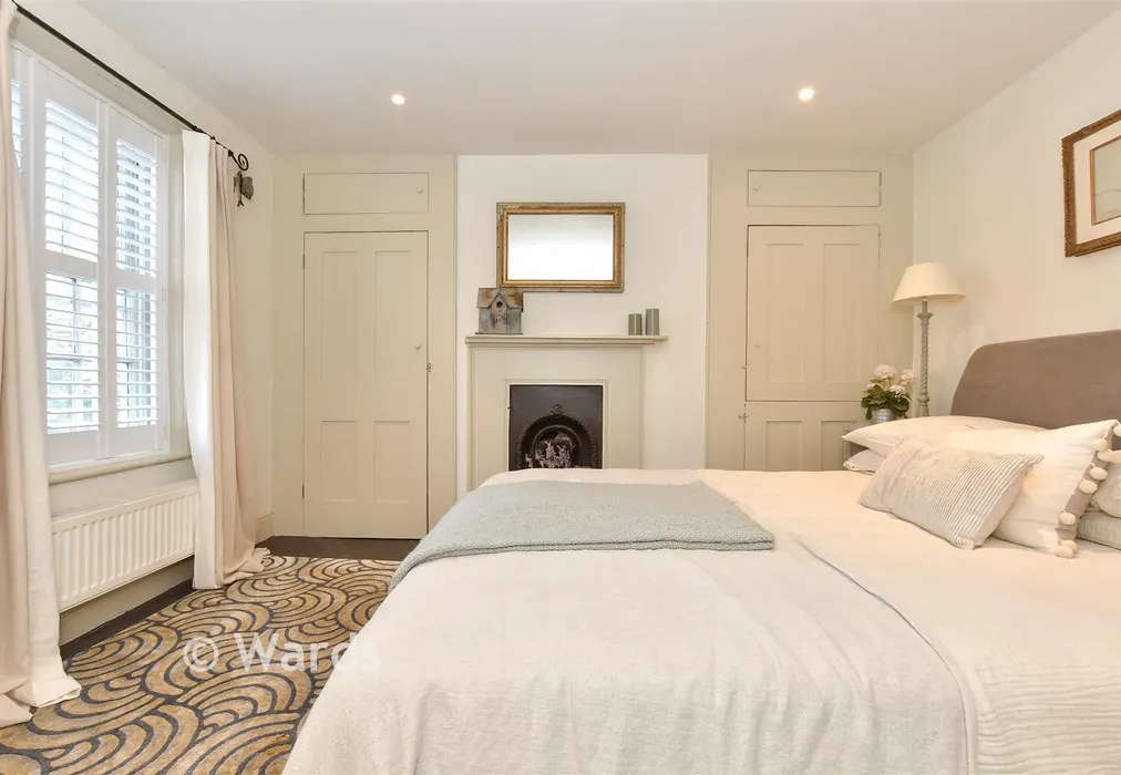 Bedroom 1 - Waterloo Road, Whitstable, Kent - Wards of Kent