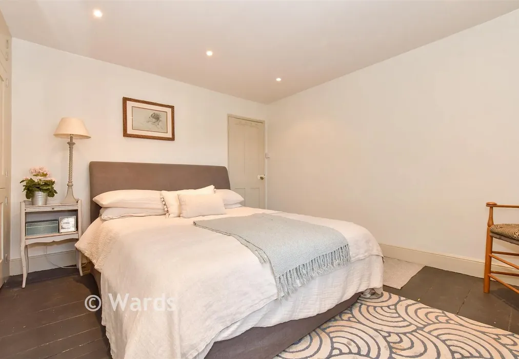 Bedroom 1 - Waterloo Road, Whitstable, Kent - Wards of Kent