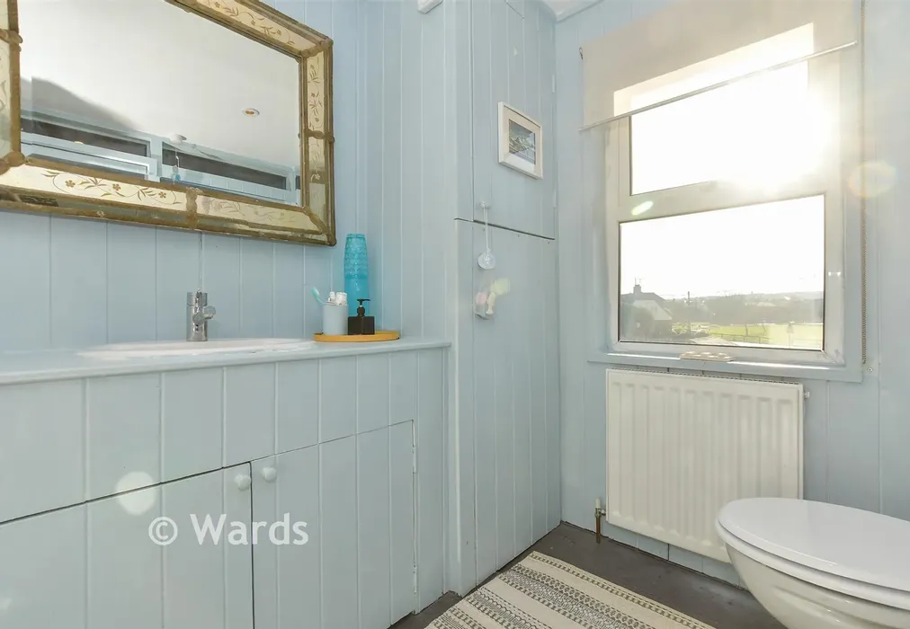 Bathroom - Waterloo Road, Whitstable, Kent - Wards of Kent