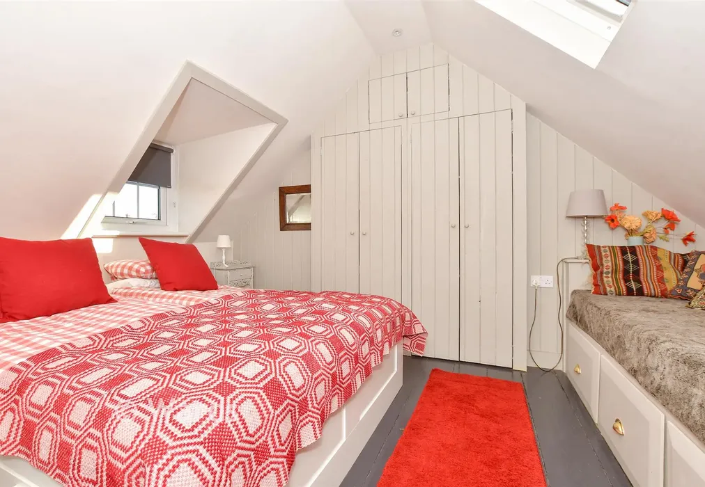 Bedroom 2 - Waterloo Road, Whitstable, Kent - Wards of Kent