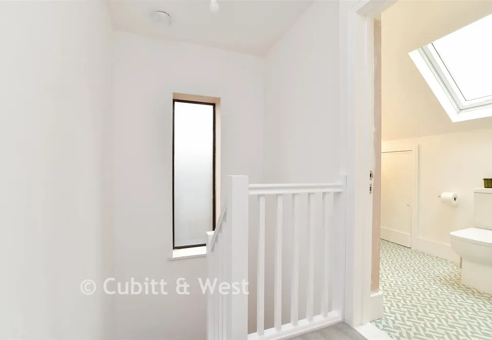 Landing - Woodbourne Avenue, Patcham, Brighton, East Sussex - Wards of Kent