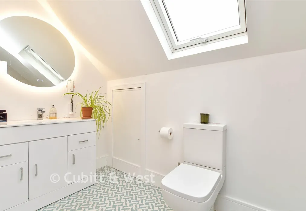 Bathroom - Woodbourne Avenue, Patcham, Brighton, East Sussex - Wards of Kent