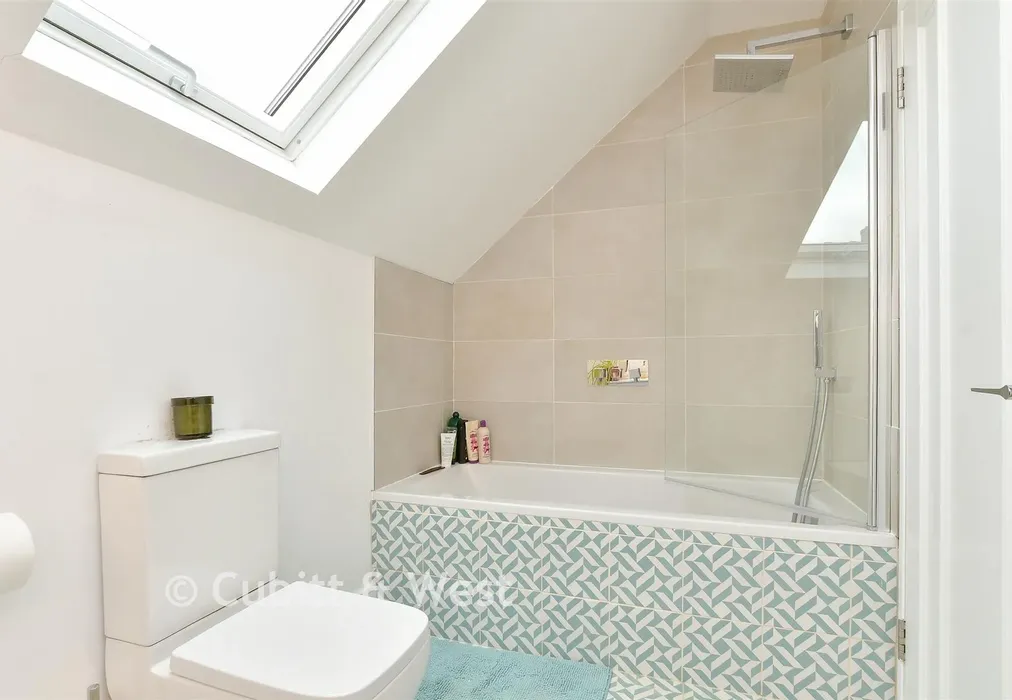 Bathroom - Woodbourne Avenue, Patcham, Brighton, East Sussex - Wards of Kent