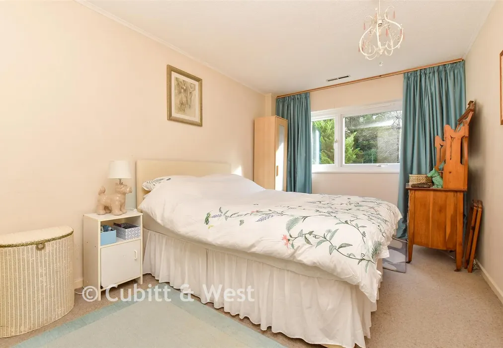 Bedroom 1 - Linton Glade, Croydon, Surrey - Wards of Kent