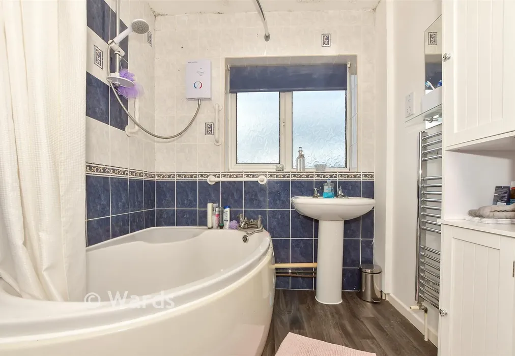 Bathroom - Cornwall Road, Herne Bay, Kent - Wards of Kent