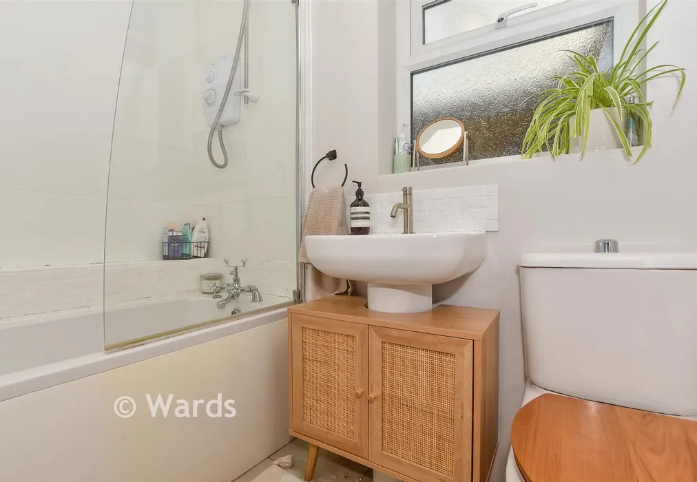 Bathroom - Christchurch Road, Ashford, Kent - Wards of Kent