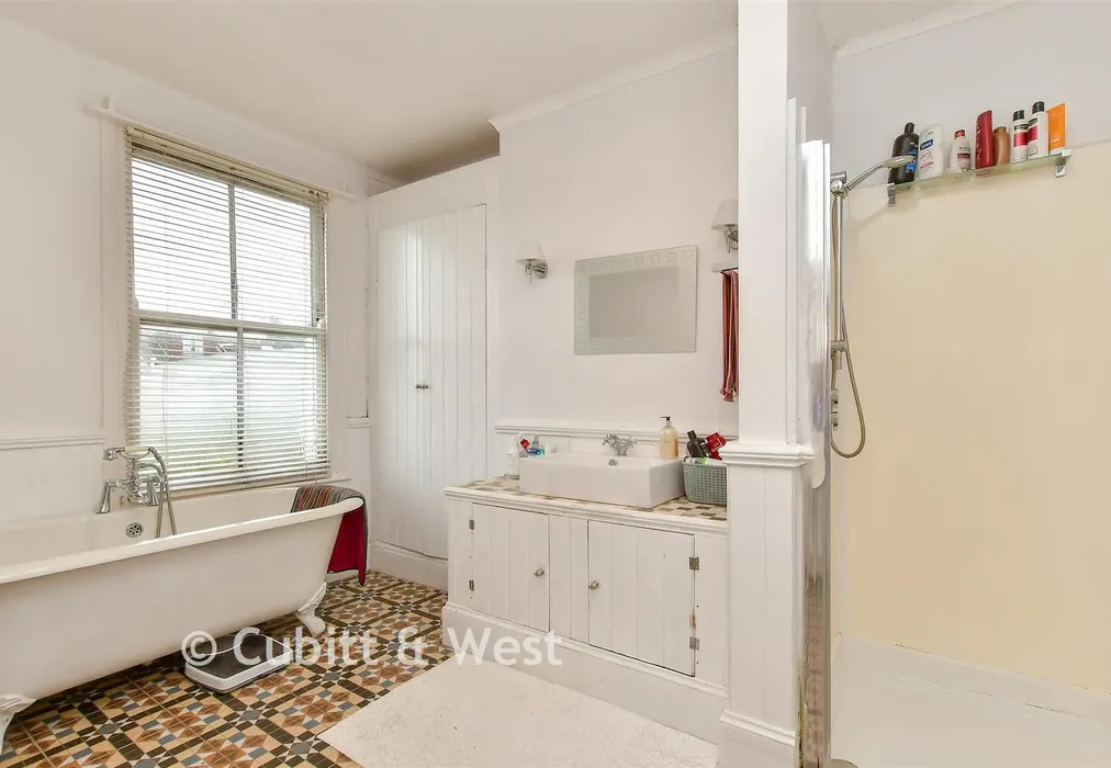 Bathroom - Cleveland Road, Brighton, East Sussex - Wards of Kent