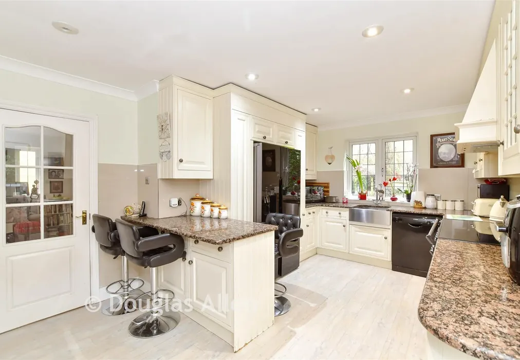 Kitchen - Nursery Road, Nazeing, Essex - Wards of Kent