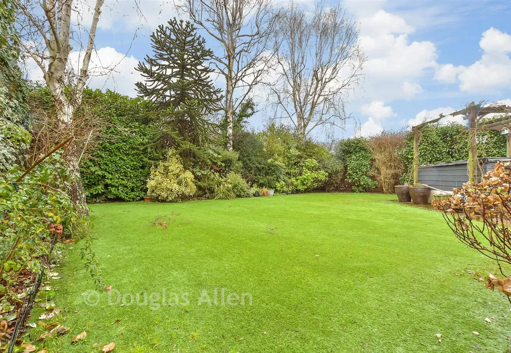 Rear Garden - Nursery Road, Nazeing, Essex - Wards of Kent