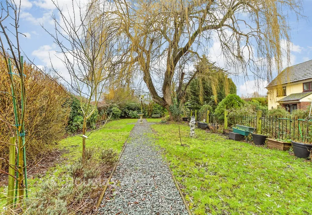 Front Garden - Nursery Road, Nazeing, Essex - Wards of Kent