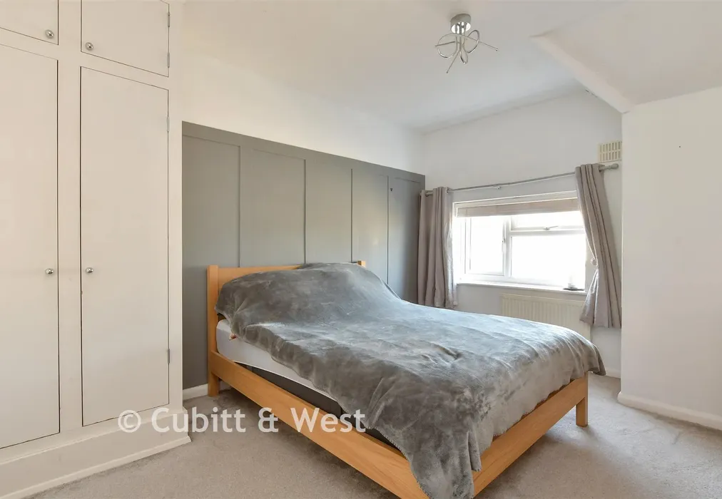 Bedroom 1 - The Broadway, Lancing, West Sussex - Wards of Kent