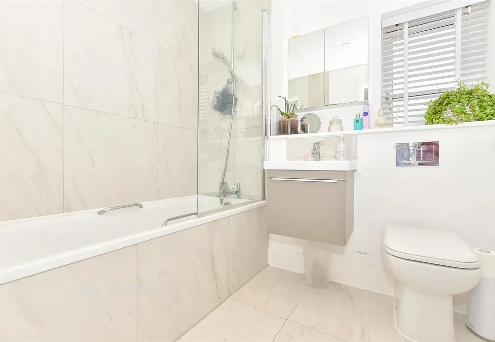 Bathroom - Carmelite Road, Aylesford, Kent - Wards of Kent