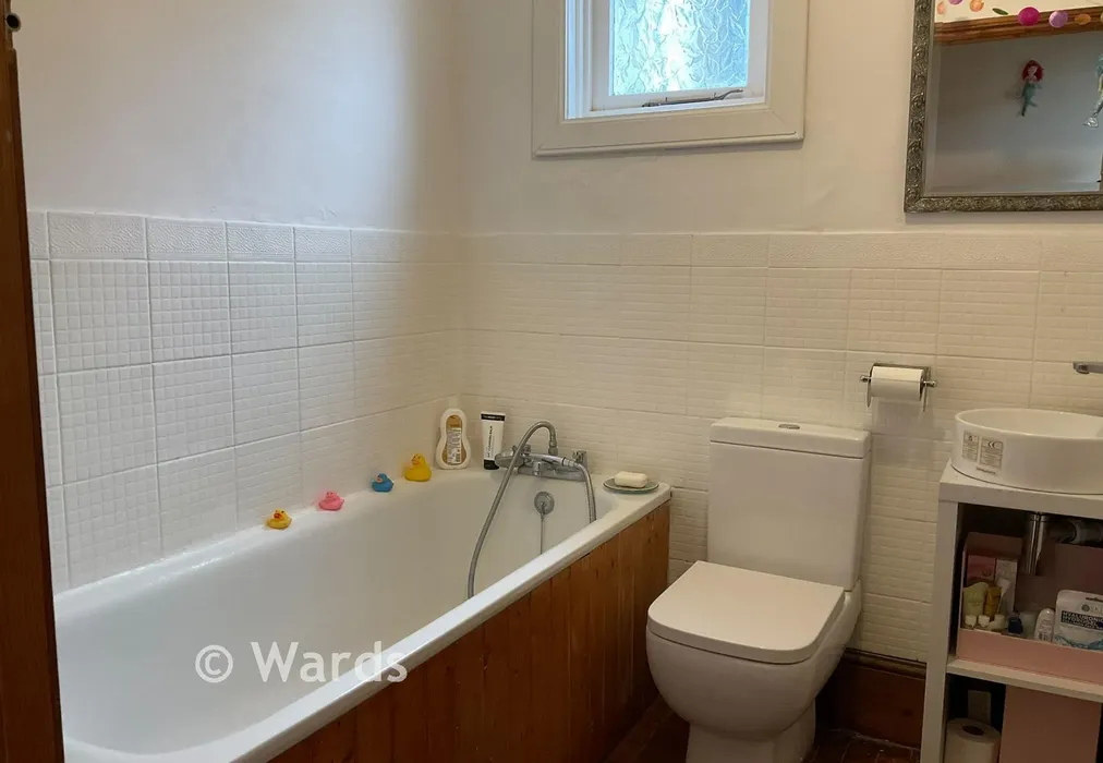Bathroom - Federation Road, Abbey Wood - Wards of Kent