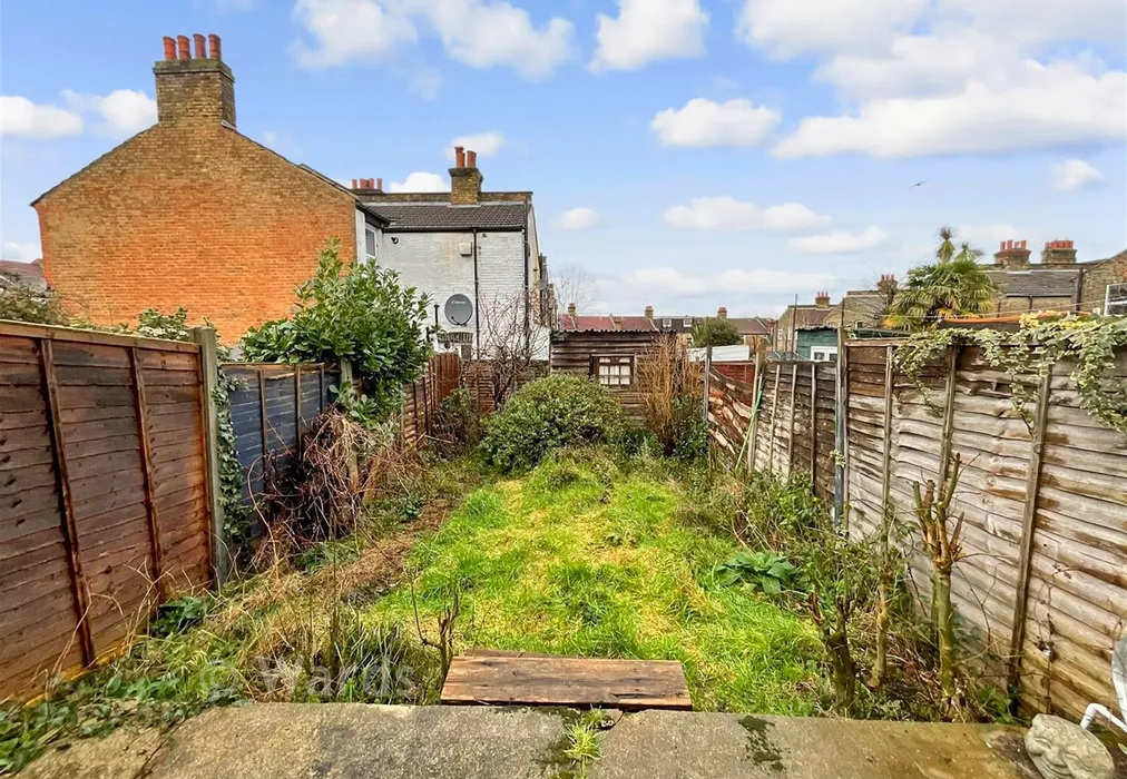 Garden - Federation Road, Abbey Wood - Wards of Kent