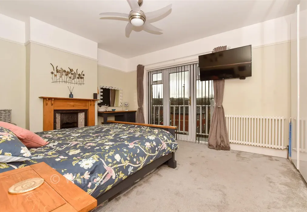 Bedroom 1 - Barton Road, Dover, Kent - Wards of Kent
