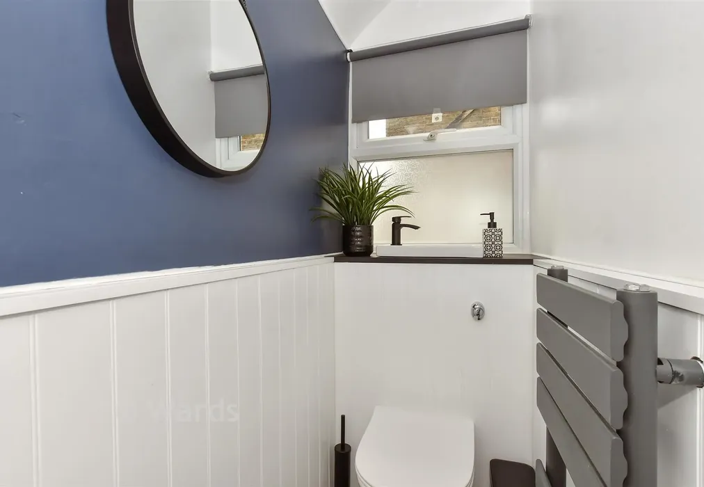 Cloakroom - Barton Road, Dover, Kent - Wards of Kent