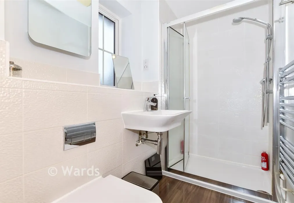 Ensuite Bathroom - Butler Close, Harrietsham, Maidstone, Kent - Wards of Kent