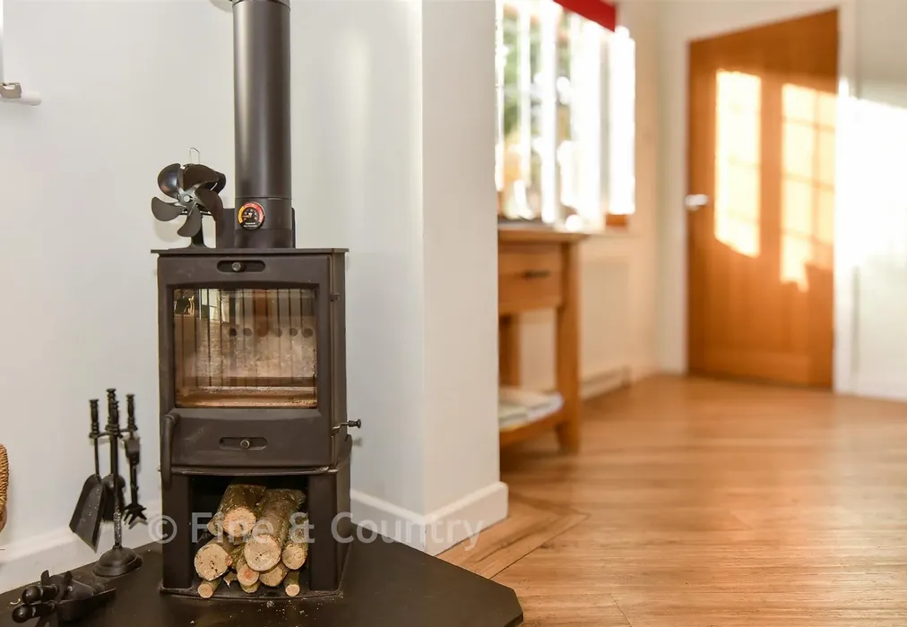 Internal Lifestyle Photograph - Emmett Hill, Chale Green, Ventnor, Isle of Wight - Wards of Kent
