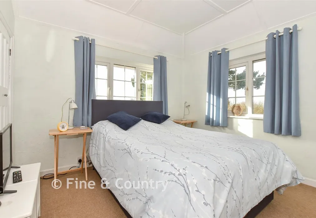 Bedroom 2 - Emmett Hill, Chale Green, Ventnor, Isle of Wight - Wards of Kent