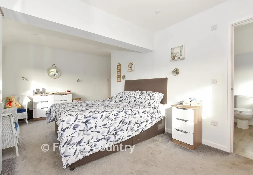 Internal Lifestyle Photograph - Emmett Hill, Chale Green, Ventnor, Isle of Wight - Wards of Kent