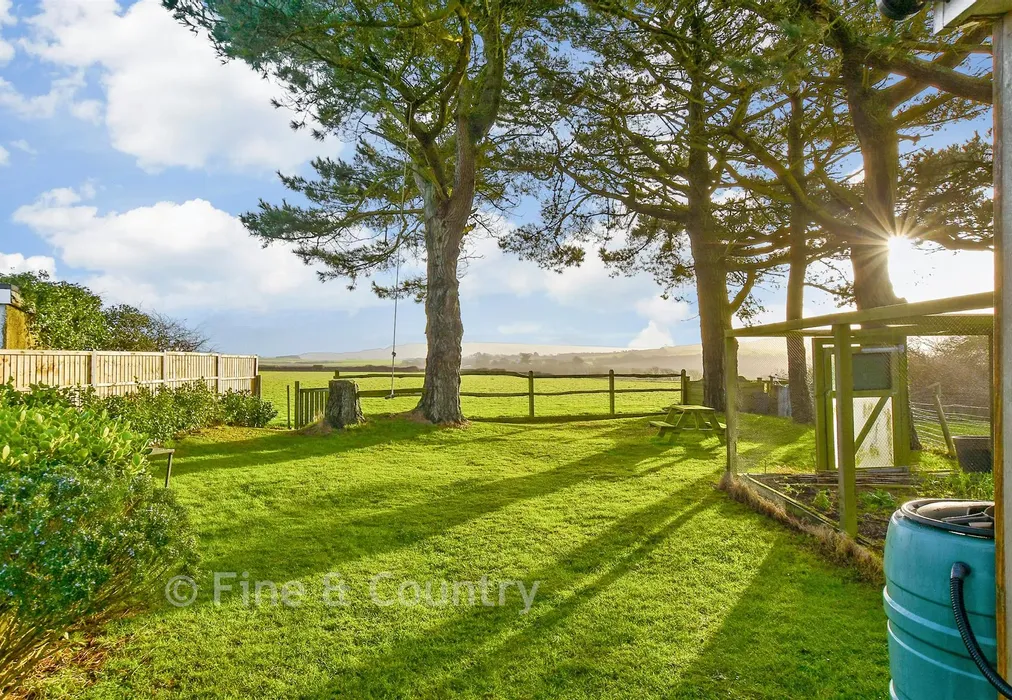 External Lifestyle Photograph - Emmett Hill, Chale Green, Ventnor, Isle of Wight - Wards of Kent