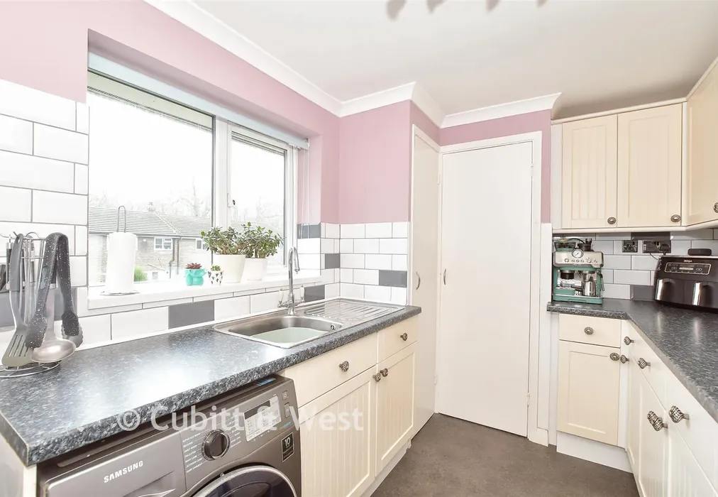 Kitchen - Herington Road, Arundel, West Sussex - Wards of Kent