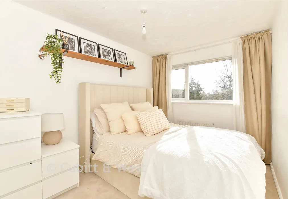 Bedroom 1 - Camelia Close, Havant, Hampshire - Wards of Kent