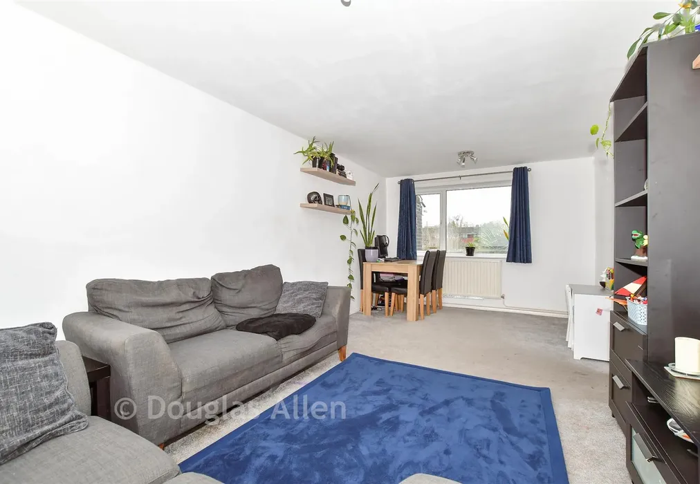 Lounge/Diner - Shepeshall, Basildon, Essex - Wards of Kent