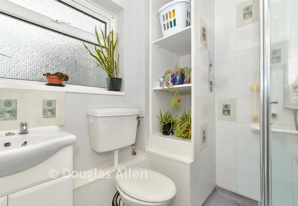 Shower Room - Shepeshall, Basildon, Essex - Wards of Kent