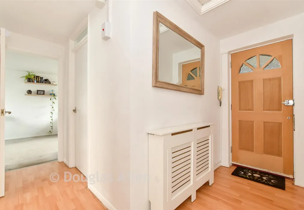 Hallway - Shepeshall, Basildon, Essex - Wards of Kent