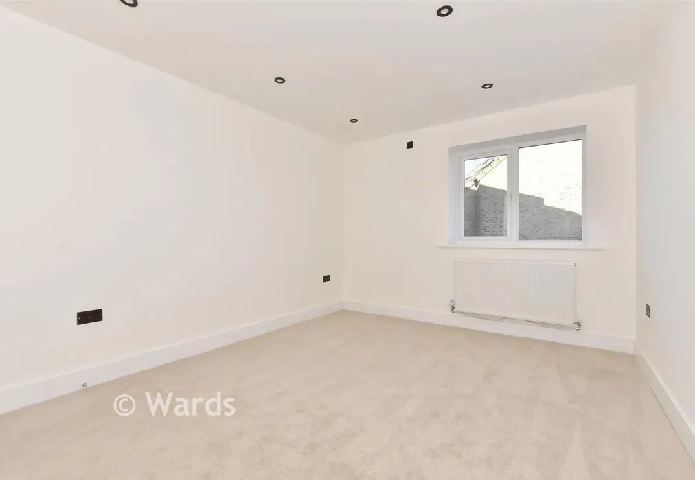 Bedroom 2 - The Parade, Greatstone, Kent - Wards of Kent