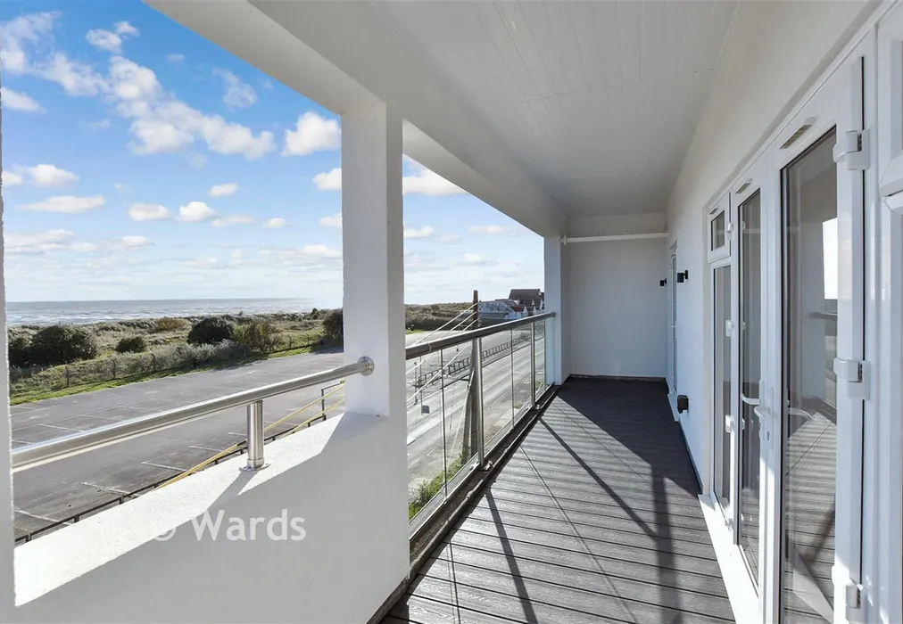 Balcony / Terrace - The Parade, Greatstone, Kent - Wards of Kent