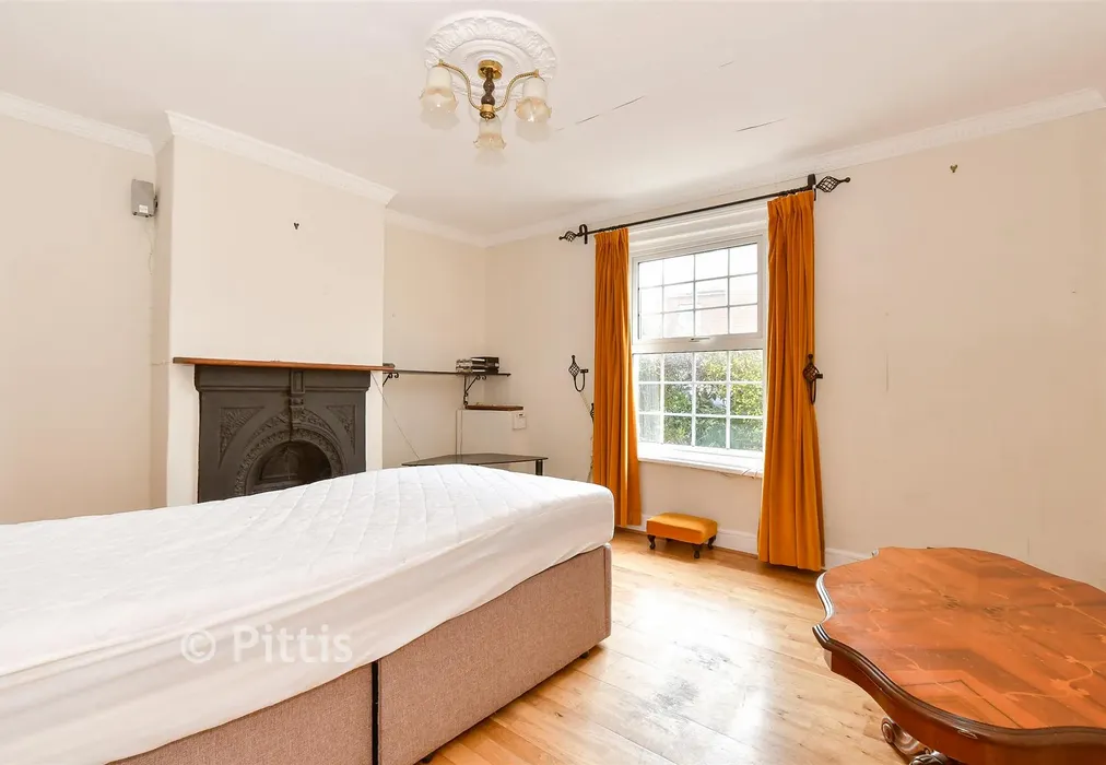 Lounge - Cross Road, Lake, Sandown, Isle of Wight - Wards of Kent