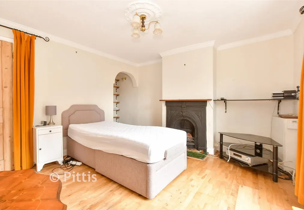 Lounge - Cross Road, Lake, Sandown, Isle of Wight - Wards of Kent