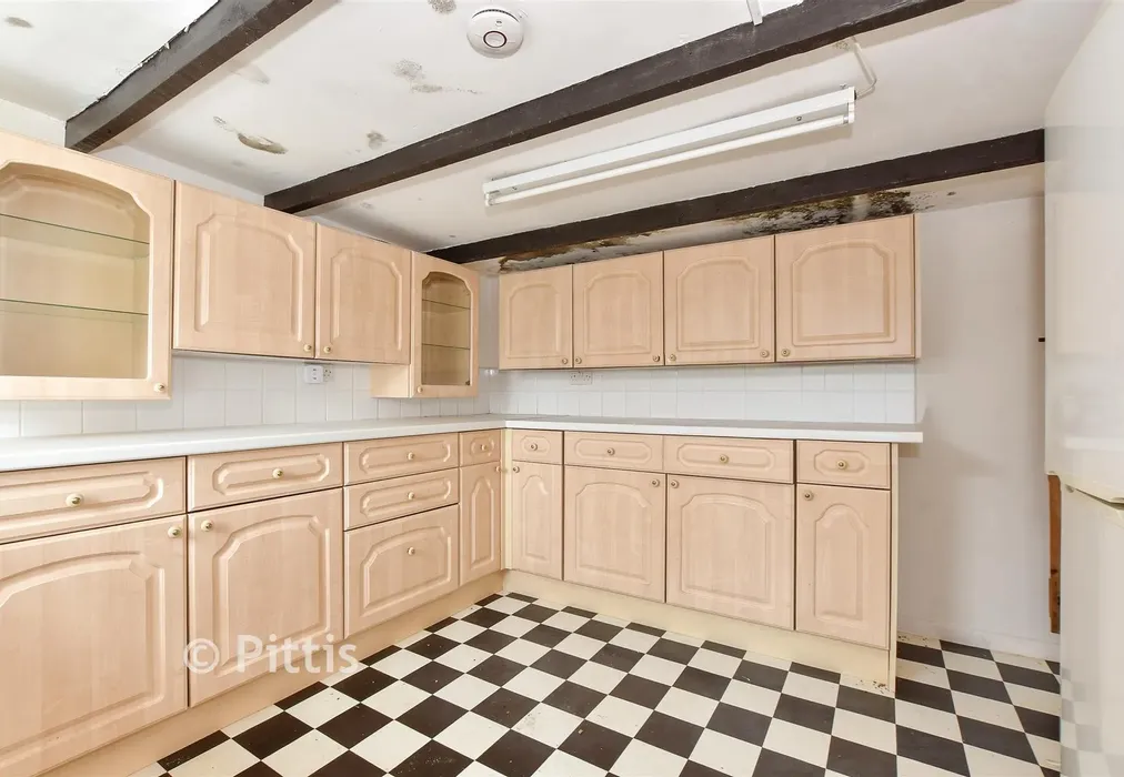 Store Room - Cross Road, Lake, Sandown, Isle of Wight - Wards of Kent