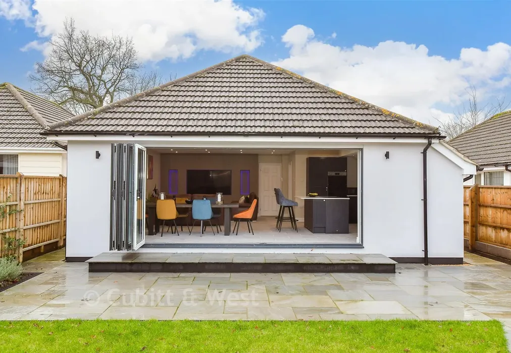 External Lifestyle Photograph - Fairlea Road, Emsworth, Hampshire - Wards of Kent