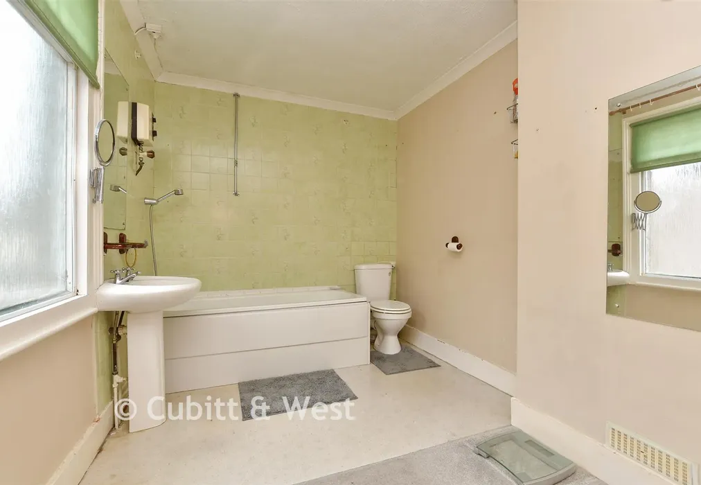 Bathroom - Purley Road, South Croydon, Surrey - Wards of Kent