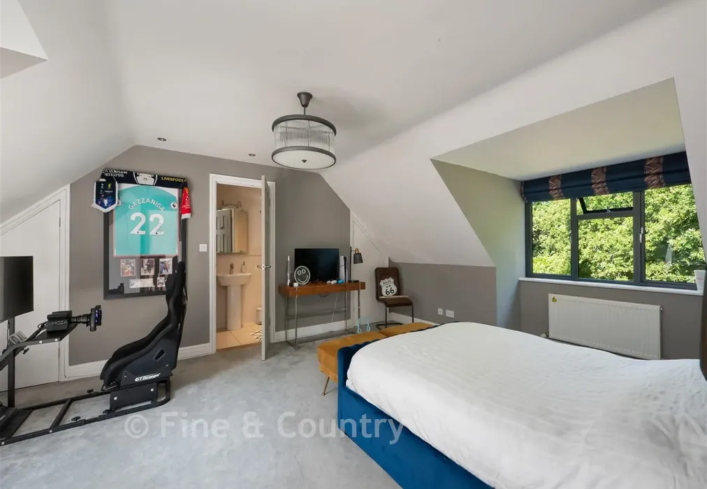 Bedroom - Willow Road, Whitstable, Kent - Wards of Kent