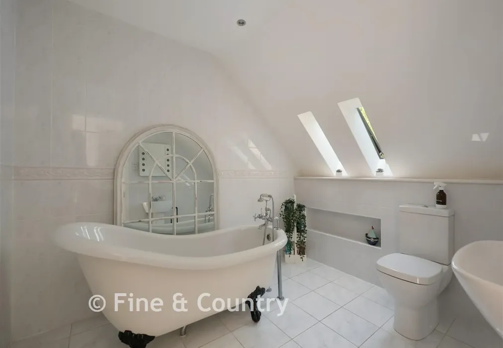 Bathroom - Willow Road, Whitstable, Kent - Wards of Kent