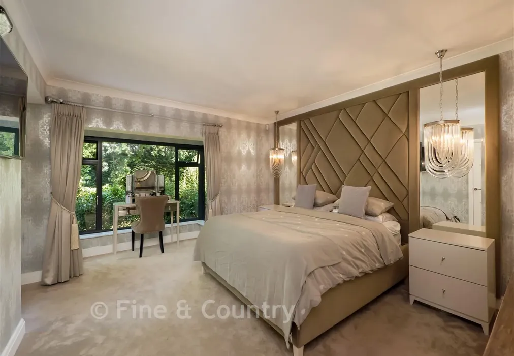 Principal Bedroom - Willow Road, Whitstable, Kent - Wards of Kent