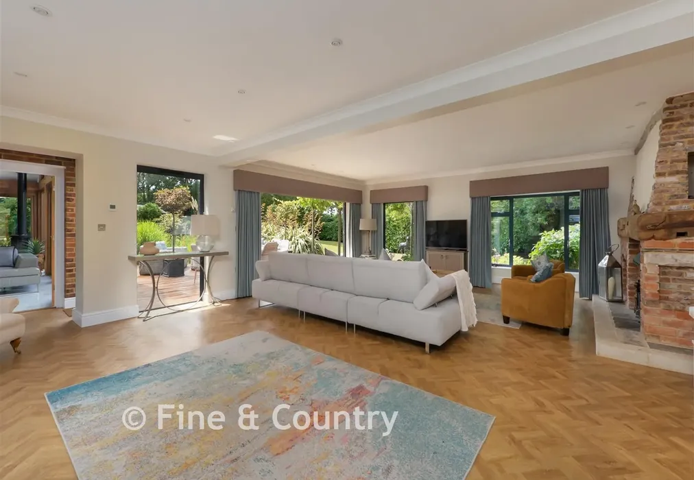 Sitting Room - Willow Road, Whitstable, Kent - Wards of Kent