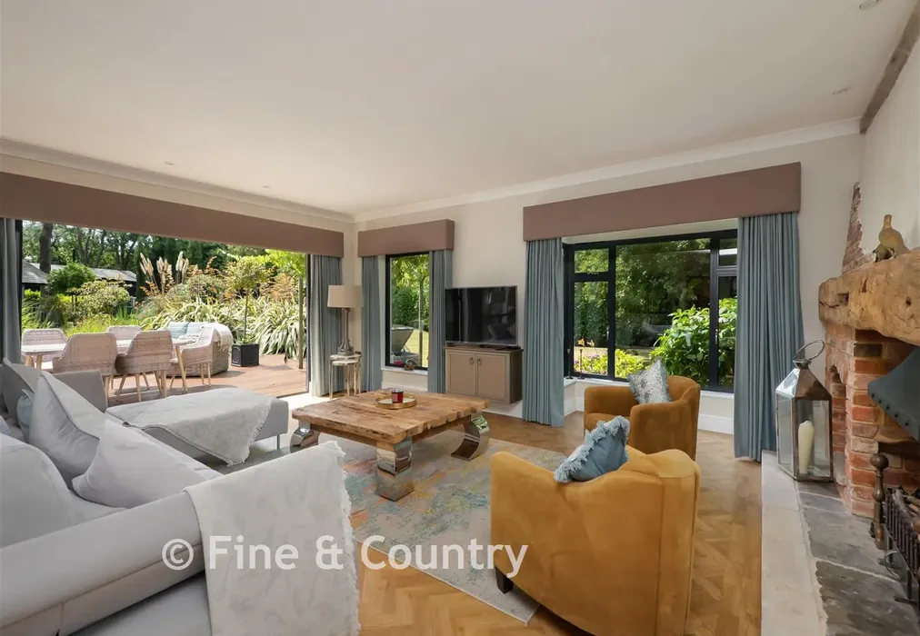 Sitting Room - Willow Road, Whitstable, Kent - Wards of Kent